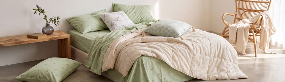Dormitorio decorado con textiles de Arredo para disfrutar la primavera en casa.